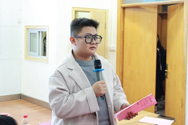 576f857596ea43689c226bc92e69580d.jpg 老师.jpg